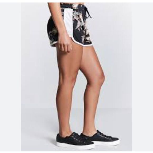 Forever 21 short shorts floral black brown and white size small - Picture 4 of 8